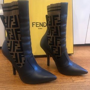 🛍LAST CHANCE🛍FENDI logo stretch ankle booties